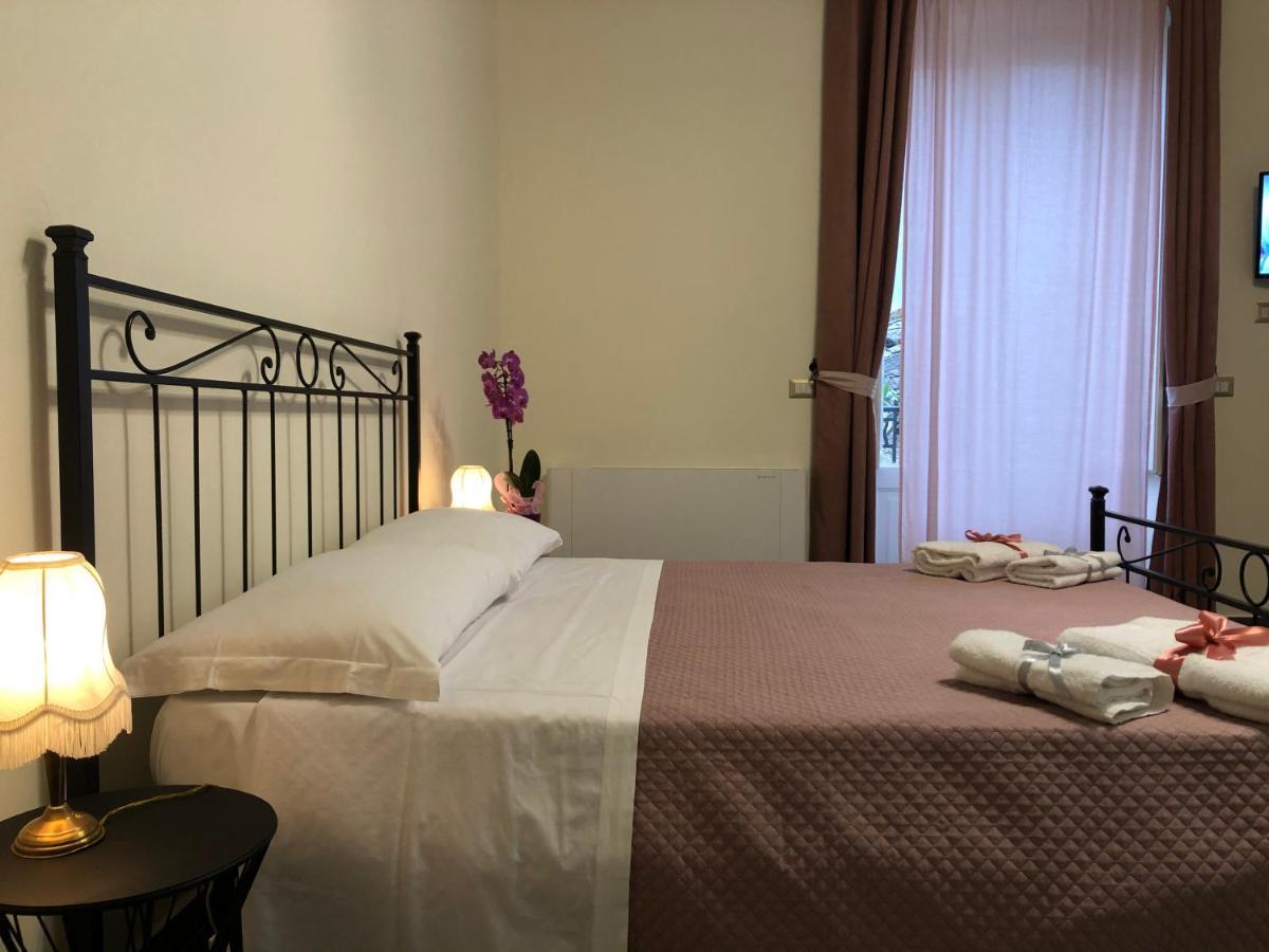 Bed and Breakfast Domus Aurea Монтальбано-Елікона Екстер'єр фото
