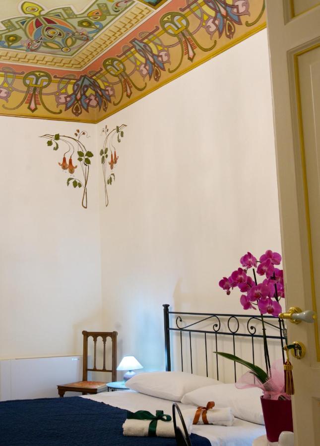 Bed and Breakfast Domus Aurea Монтальбано-Елікона Екстер'єр фото